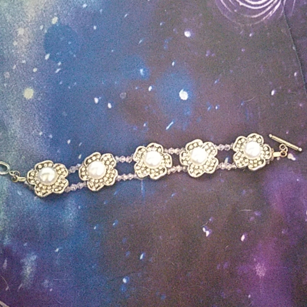 Crystal dangle flower bracelet